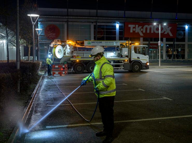Two Metcor Engineers carrying out PPM at a Retail Centre