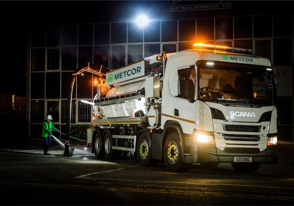 Tanker and Engineer at night - Green Metcor Top
